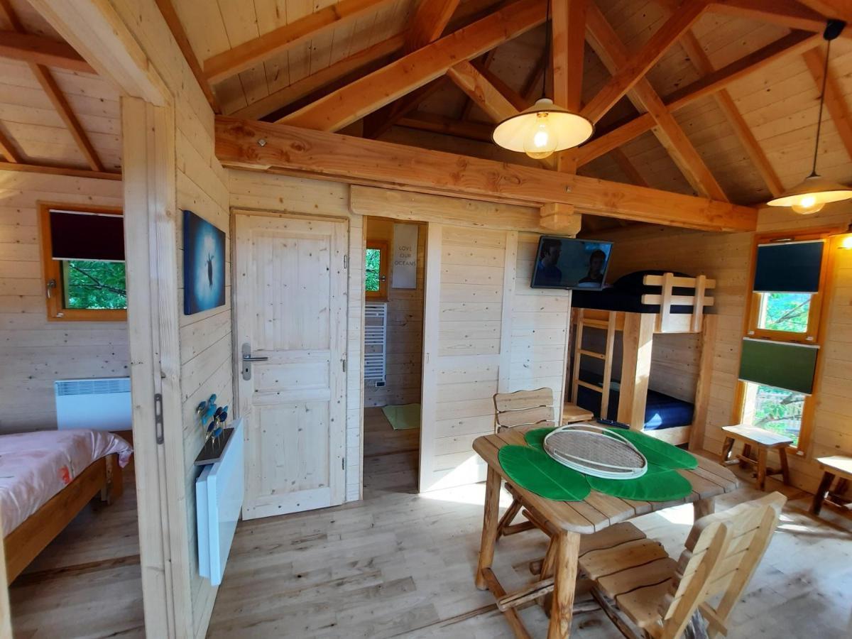 Roulottes Au Pied Du Vercors แซงต์-ฌอง-ออง-รัวยองส์ ภายนอก รูปภาพ