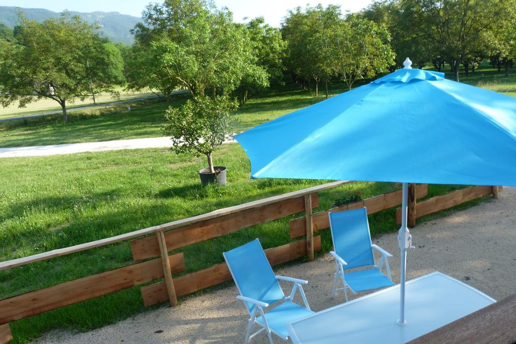 Roulottes Au Pied Du Vercors แซงต์-ฌอง-ออง-รัวยองส์ ภายนอก รูปภาพ