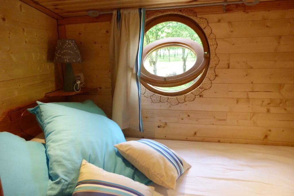 Roulottes Au Pied Du Vercors แซงต์-ฌอง-ออง-รัวยองส์ ภายนอก รูปภาพ