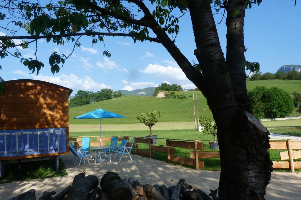 Roulottes Au Pied Du Vercors แซงต์-ฌอง-ออง-รัวยองส์ ภายนอก รูปภาพ