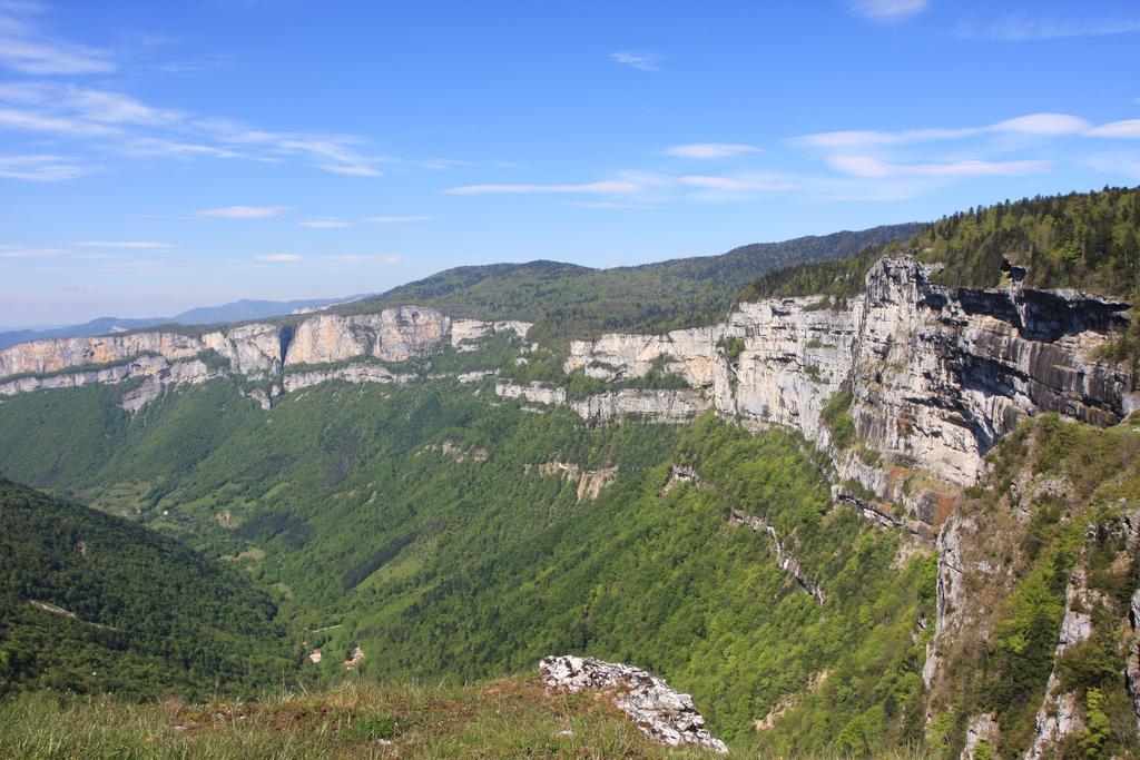 Roulottes Au Pied Du Vercors แซงต์-ฌอง-ออง-รัวยองส์ ภายนอก รูปภาพ