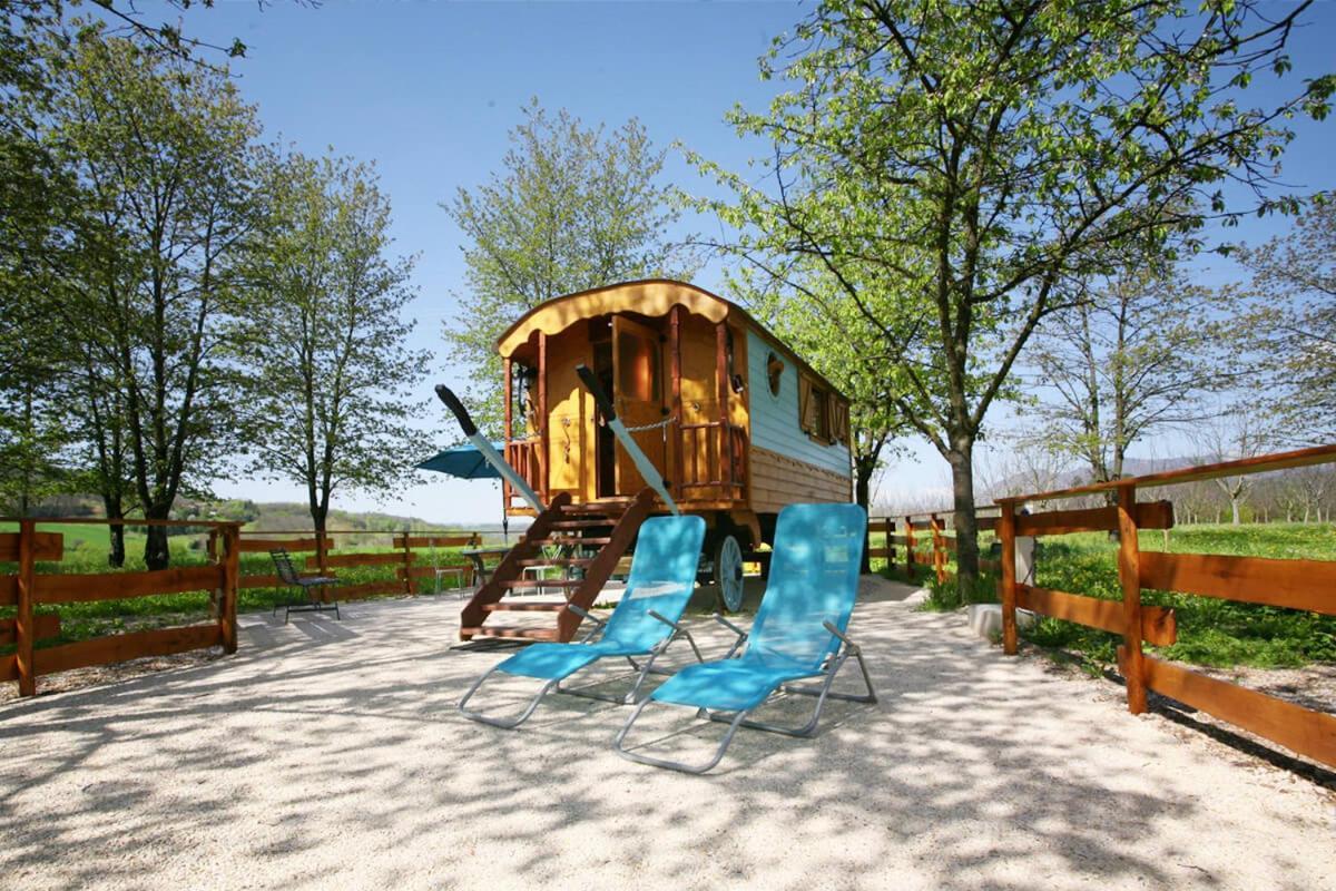 Roulottes Au Pied Du Vercors แซงต์-ฌอง-ออง-รัวยองส์ ภายนอก รูปภาพ