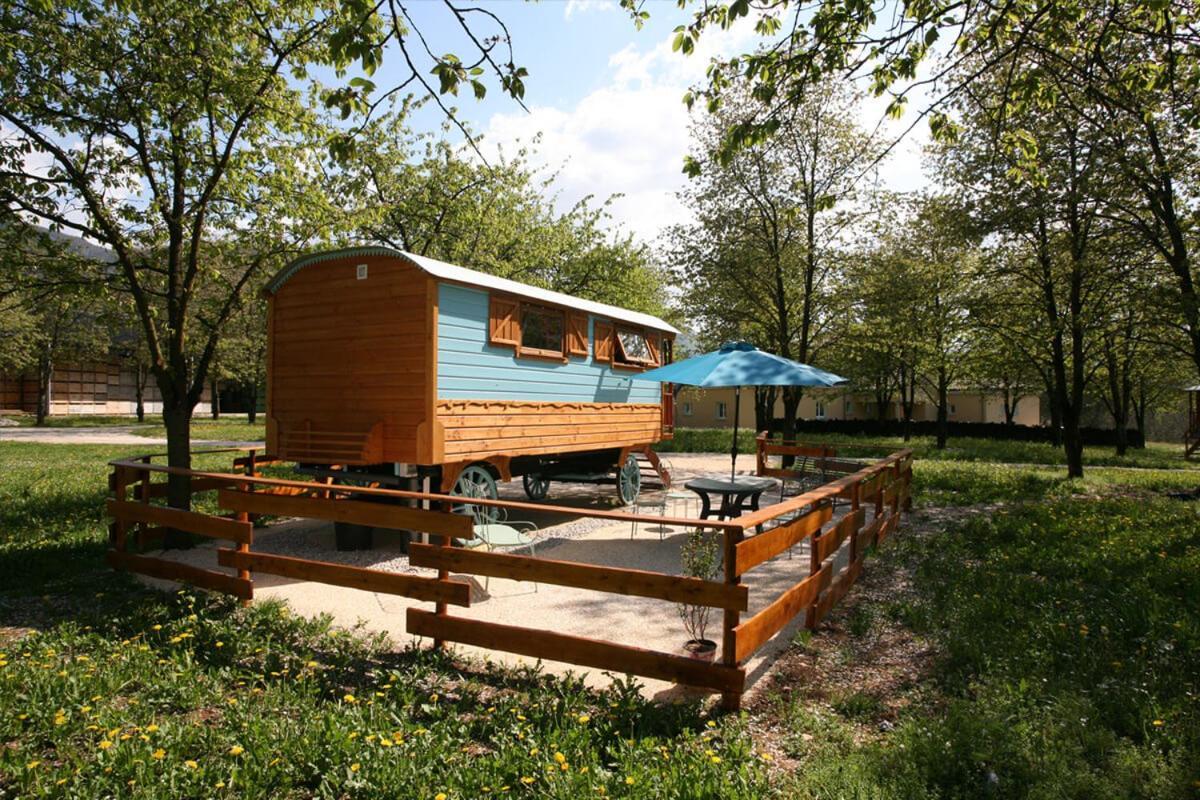 Roulottes Au Pied Du Vercors แซงต์-ฌอง-ออง-รัวยองส์ ภายนอก รูปภาพ