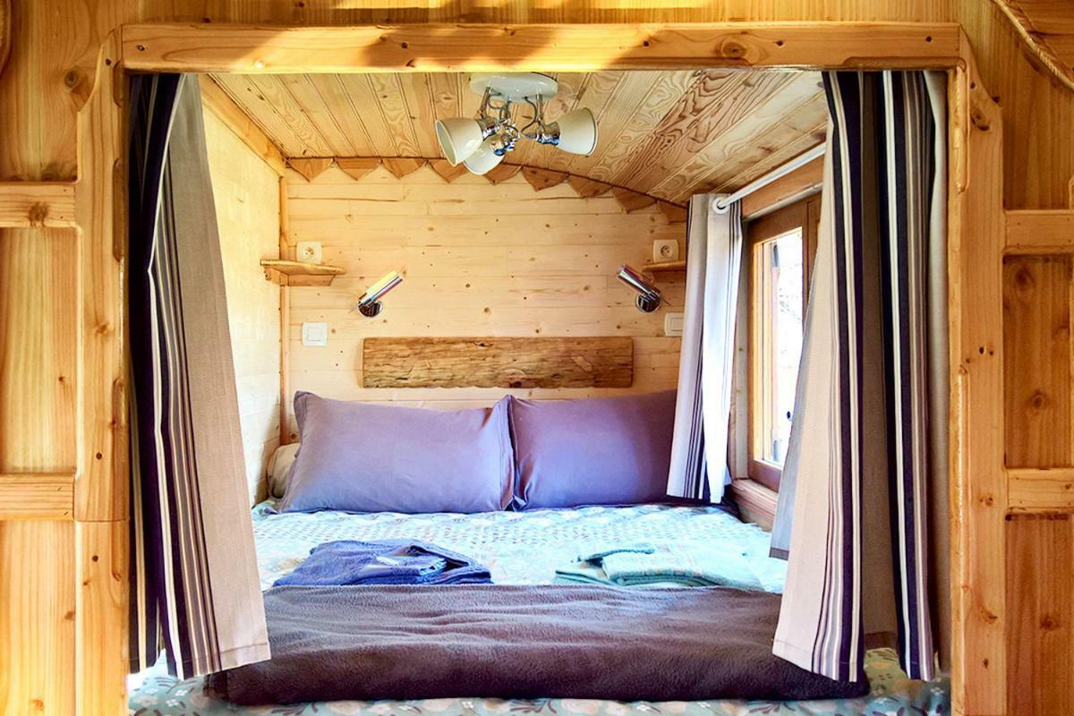 Roulottes Au Pied Du Vercors แซงต์-ฌอง-ออง-รัวยองส์ ภายนอก รูปภาพ